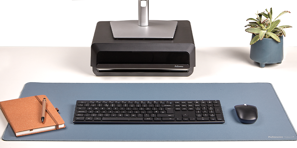 Image of a Breyta™ Desk Mat