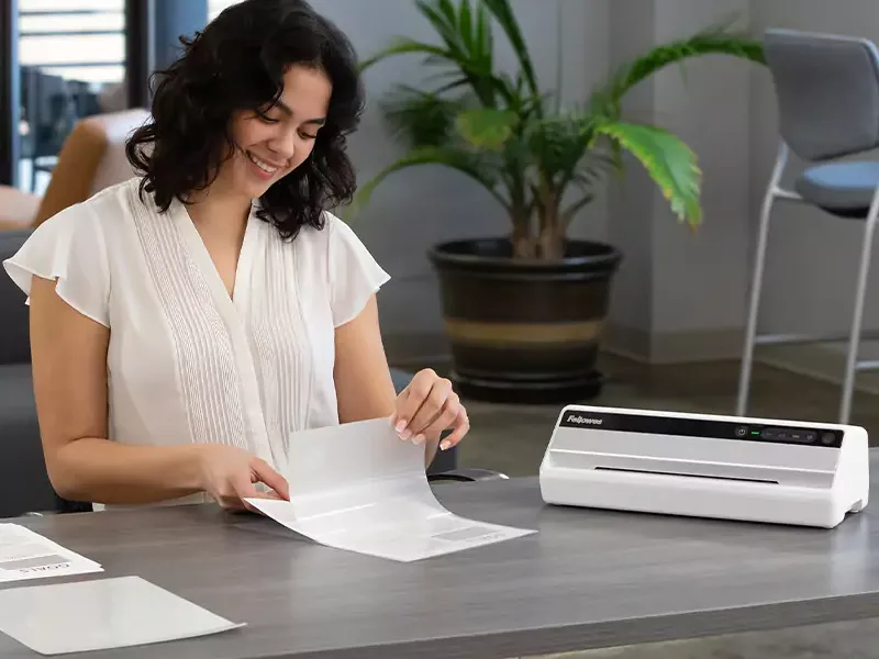 Jak wybrać odpowiednią folię laminującą