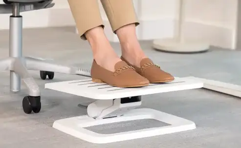 Apoios de pés ergonómicos: ajudam a reduzir a tensão ao trabalhar?