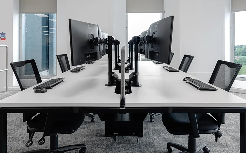SUPPORTING A CLEAN AND CONTEMPORARY DESIGN