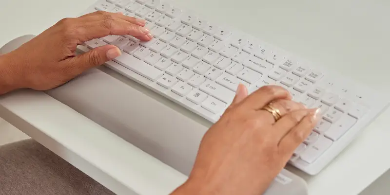 Keyboard wrist rest