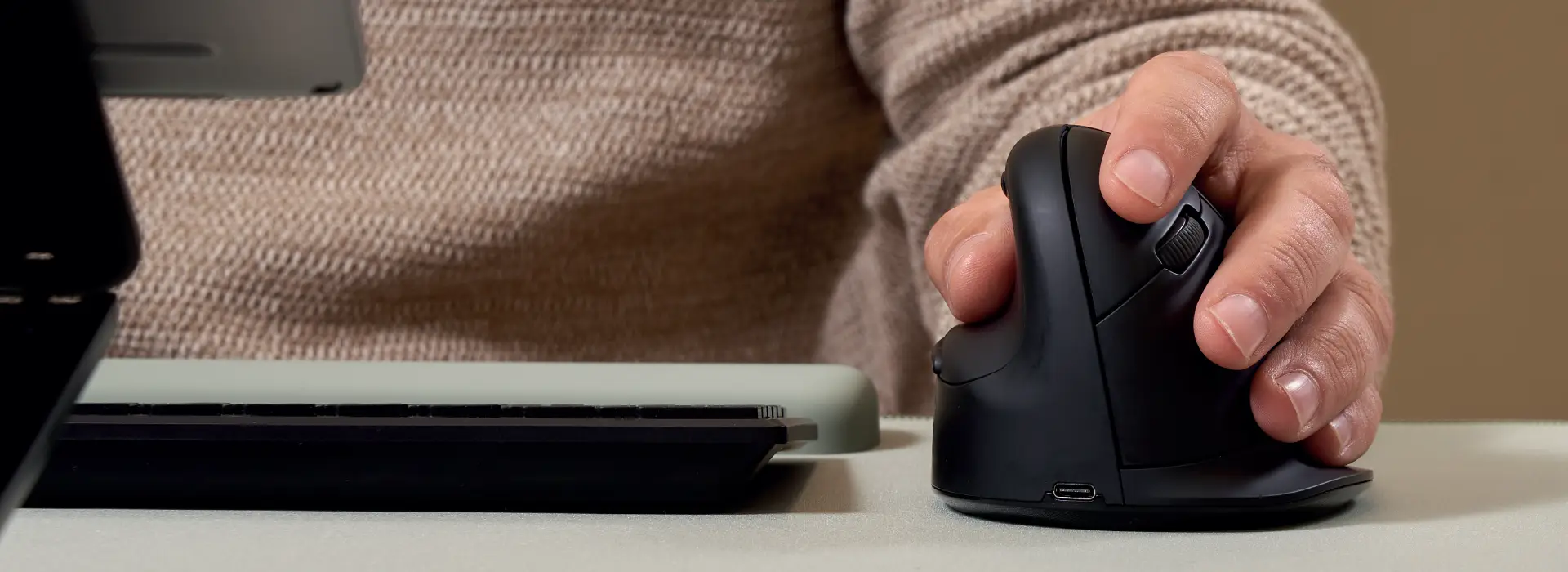 How Does an Ergonomic Mouse Help? The Science Behind the Design